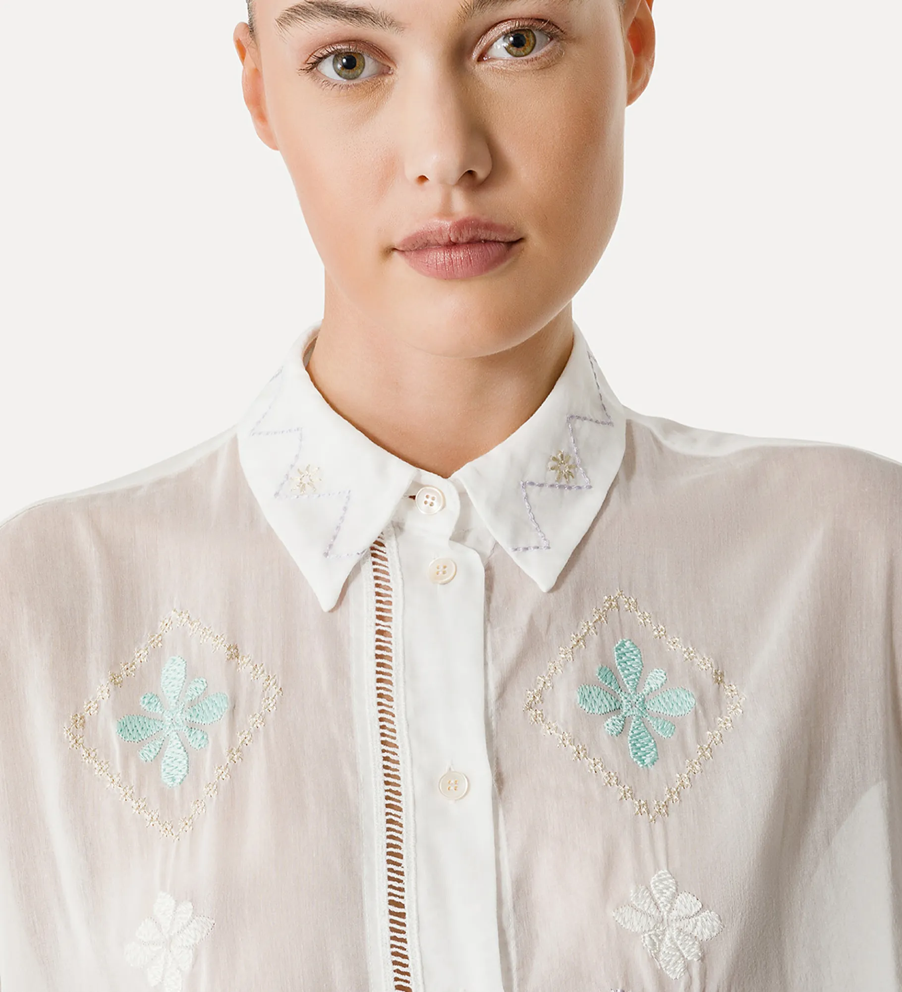 forte_forte half–sleeve voile shirt with “oniric blossom” embroidery pattern bianco^ Shirts